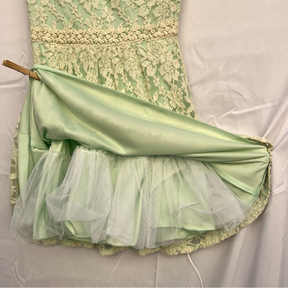 Elegant Cream Lace Dress - Picture 11 of 16
